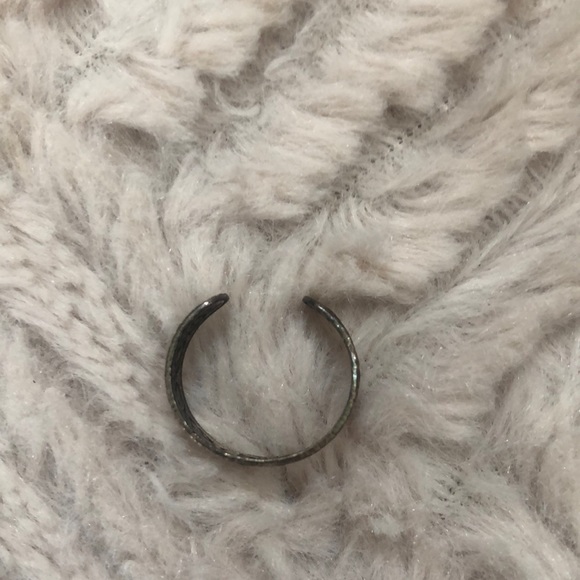 Toe ring, silver & black, adjustable - Picture 5 of 12